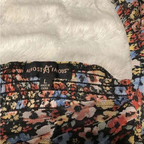 Almost Famous Shirt Sz Large Black Floral Long Sleeve Crop Top Off The Shoulder - Picture 3 of 10